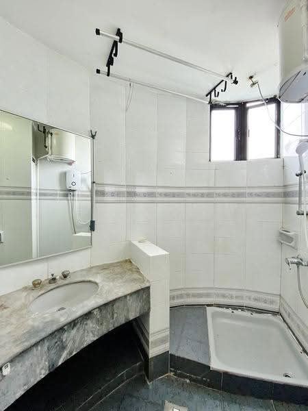 Siglap Center, 55 Siglap Road, East Coast / Marine Parade, 2 Bedrooms, 1,230 sqft, Apartment For Rent, by Lawrence Hong, 500263798 - Bathroom - PropertyGuru.com.sg