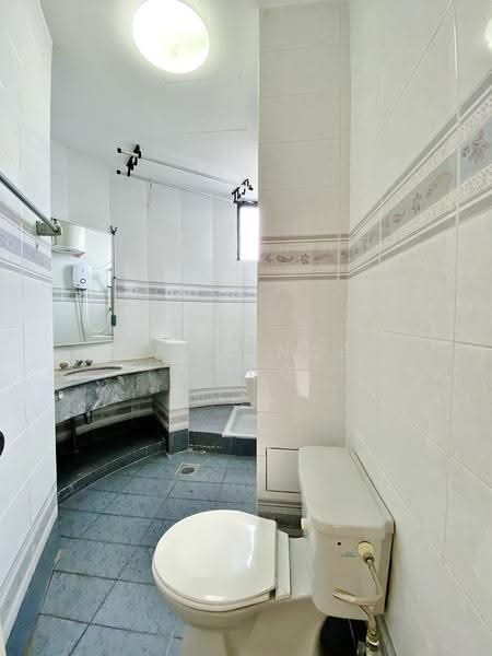 Siglap Center, 55 Siglap Road, East Coast / Marine Parade, 2 Bedrooms, 1,230 sqft, Apartment For Rent, by Lawrence Hong, 500263798 - Bathroom - PropertyGuru.com.sg