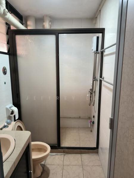 268 Toh Guan Road, 268 Toh Guan Road, Boon Lay / Jurong / Tuas, Room Rental, 150 sqft, HDB Flat For Rent, by Jeffrey Lee, 500263825 - Bathroom - PropertyGuru.com.sg