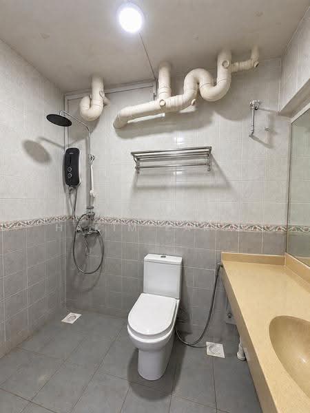 313D Anchorvale Road, 313D Anchorvale Road, Hougang / Punggol / Sengkang, 3 Bedrooms, 1,345 sqft, HDB Flat For Sale, by Hakim Karim, 500263837 - Master Bathroom - PropertyGuru.com.sg