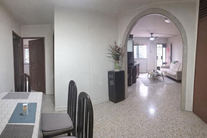 328 Hougang Avenue 5, 328 Hougang Avenue 5, Hougang / Punggol / Sengkang, 3 Bedrooms, 1,033 sqft, HDB Flat For Sale, by Jackson Tan 陈涣乐, 500263840 - Living Room - PropertyGuru.com.sg