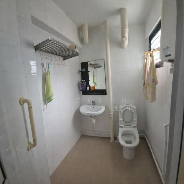 328 Hougang Avenue 5, 328 Hougang Avenue 5, Hougang / Punggol / Sengkang, 3 Bedrooms, 1,033 sqft, HDB Flat For Sale, by Jackson Tan 陈涣乐, 500263840 - Bathroom - PropertyGuru.com.sg