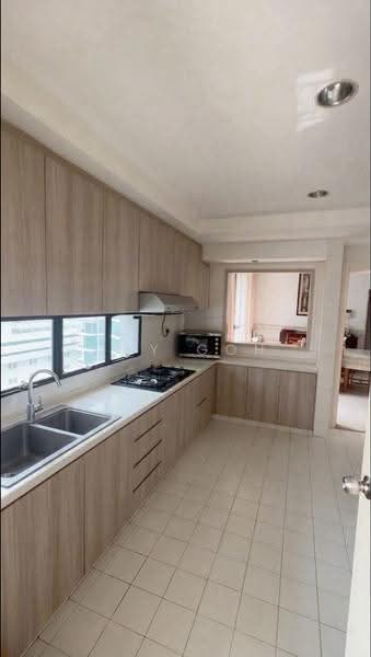 Marine View Mansion, 97 Marine Parade Road, East Coast / Marine Parade, 3 Bedrooms, 2,076 sqft, Apartment For Sale, by May Goh, 500263842 - Kitchen - PropertyGuru.com.sg