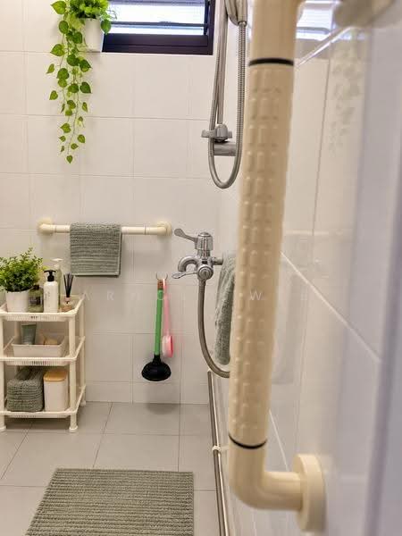 507 Bukit Batok Street 52, 507 Bukit Batok Street 52, Dairy Farm / Bukit Panjang / Choa Chu Kang, 2 Bedrooms, 743 sqft, HDB Flat For Sale, by Arnold Wee, 500263848 - Bathroom - PropertyGuru.com.sg