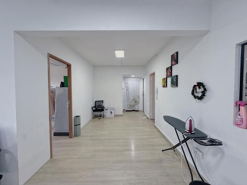 158 Simei Road, 158 Simei Road, Pasir Ris / Tampines, 3 Bedrooms, 122 sqft, HDB Flat For Sale, by Thomas Teo, 500263863 - Corridor - PropertyGuru.com.sg