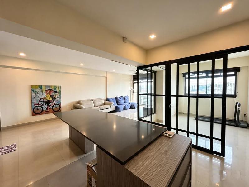 59 Strathmore Avenue, 59 Strathmore Avenue, Alexandra / Commonwealth, 4 Bedrooms, 1,184 sqft, HDB Flat For Rent, by Elson Wang, 500263904 - Living Room - PropertyGuru.com.sg