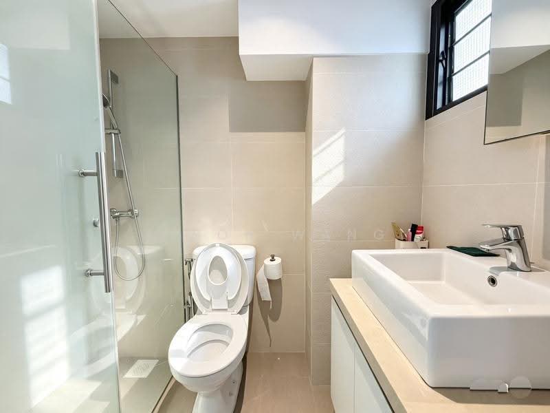59 Strathmore Avenue, 59 Strathmore Avenue, Alexandra / Commonwealth, 4 Bedrooms, 1,184 sqft, HDB Flat For Rent, by Elson Wang, 500263904 - Bathroom - PropertyGuru.com.sg
