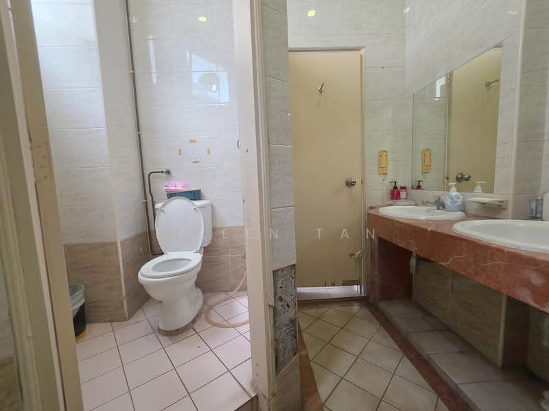Wedge Mount Industrial Building, 35 Jalan Pemimpin, Ang Mo Kio / Bishan / Thomson, 620 sqft, Light Industrial (B1) For Rent, by Eileen Tan, 500263905 - Bathroom - CommercialGuru.com.sg