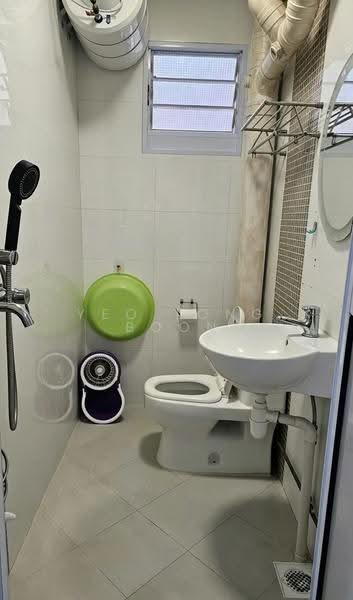 122 Bedok Reservoir Road, 122 Bedok Reservoir Road, Bedok / Upper East Coast, 3 Bedrooms, 904 sqft, HDB Flat For Sale, by Yeo Tong Boon, 500263955 - Bathroom - PropertyGuru.com.sg