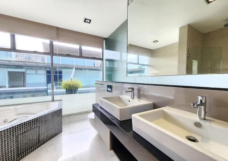 FINEST SENTOSA BUNGALOW & OTHER 40 HOUSES ON HAND, Ocean Drive, Harbourfront / Telok Blangah, 5 Bedrooms, 10,000 sqft, Detached House For Sale, by Julius WL Fock, 500263960 - Bathroom - PropertyGuru.com.sg