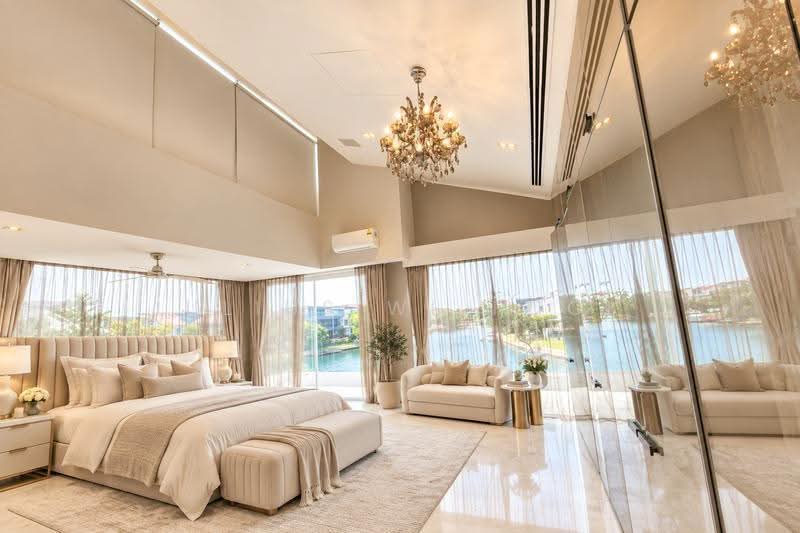 FINEST SENTOSA BUNGALOW & OTHER 40 HOUSES ON HAND, Ocean Drive, Harbourfront / Telok Blangah, 5 Bedrooms, 10,000 sqft, Detached House For Sale, by Julius WL Fock, 500263960 - Master Bedroom - PropertyGuru.com.sg
