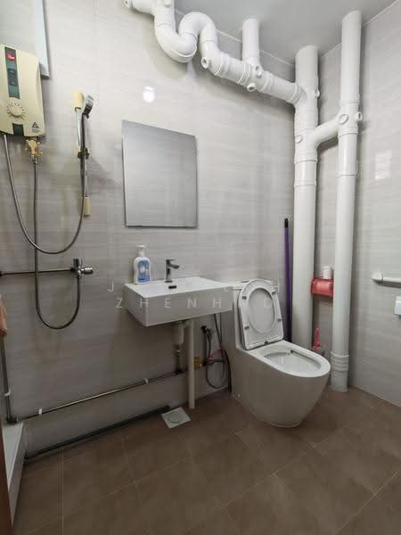 157 Yung Loh Road, 157 Yung Loh Road, Boon Lay / Jurong / Tuas, 3 Bedrooms, 1,367 sqft, HDB Flat For Sale, by Jose Loh Zhenhao, 500263971 - Bathroom - PropertyGuru.com.sg