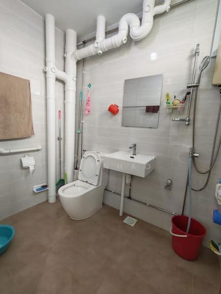 157 Yung Loh Road, 157 Yung Loh Road, Boon Lay / Jurong / Tuas, 3 Bedrooms, 1,367 sqft, HDB Flat For Sale, by Jose Loh Zhenhao, 500263971 - Bathroom - PropertyGuru.com.sg