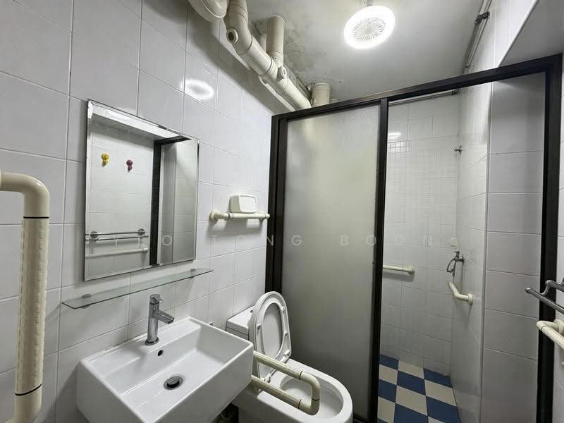 62 Lorong 4 Toa Payoh, 62 Lorong 4 Toa Payoh, Balestier / Toa Payoh, 3 Bedrooms, 1,291 sqft, HDB Flat For Sale, by Yeo Tong Boon, 500263973 - Bathroom - PropertyGuru.com.sg