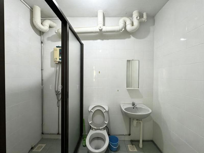 62 Lorong 4 Toa Payoh, 62 Lorong 4 Toa Payoh, Balestier / Toa Payoh, 3 Bedrooms, 1,291 sqft, HDB Flat For Sale, by Yeo Tong Boon, 500263973 - Bathroom - PropertyGuru.com.sg