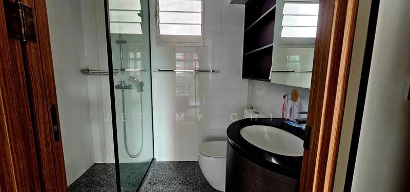 435C Bukit Batok West Avenue 5, 435C Bukit Batok West Avenue 5, Dairy Farm / Bukit Panjang / Choa Chu Kang, 3 Bedrooms, 1,001 sqft, HDB Flat For Sale, by Jeremy Chia, 500263979 - Bathroom - PropertyGuru.com.sg