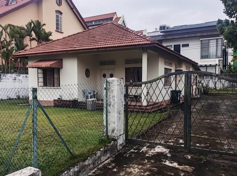 RARE 6,009 SQFT FREEHOLD BUNGALOW PLOT | FRANKEL | REDEVELOPMENT GEM, Siglap Plain Siglap Hill Siglap Drive East Coast Road, East Coast / Marine Parade, 2 Bedrooms, 1,500,609 sqft, Bungalow House For Sale, by Razak ., 500263983 - Exterior - PropertyGuru.com.sg
