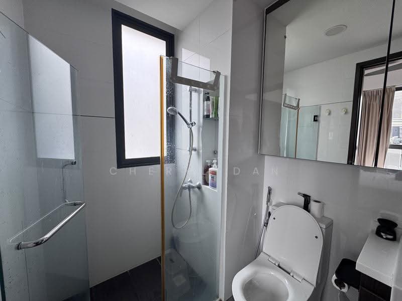 Silverscape, 39 LORONG 32 GEYLANG, Eunos / Geylang / Paya Lebar, 2 Bedrooms, 560 sqft, Apartment For Rent, by Cheryl Dan, 500263988 - Bathroom - PropertyGuru.com.sg