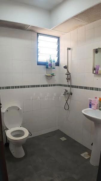 535 Choa Chu Kang Street 51, 535 Choa Chu Kang Street 51, Dairy Farm / Bukit Panjang / Choa Chu Kang, 2 Bedrooms, 742 sqft, HDB Flat For Sale, by Fezra Fadzil, 500264000 - Common Bathroom - PropertyGuru.com.sg