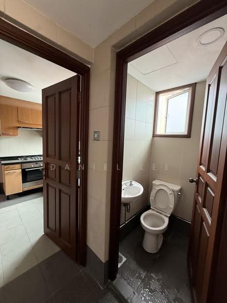 Family Living at Emerald Hill Orchard — 3BR + Helper's Room, Schools & MRT at Your Doorstep, Orchard / River Valley, 3 Bedrooms, 1,200 sqft, Condominium For Rent, by Daniel Lee, 500264002 - Kitchen - PropertyGuru.com.sg