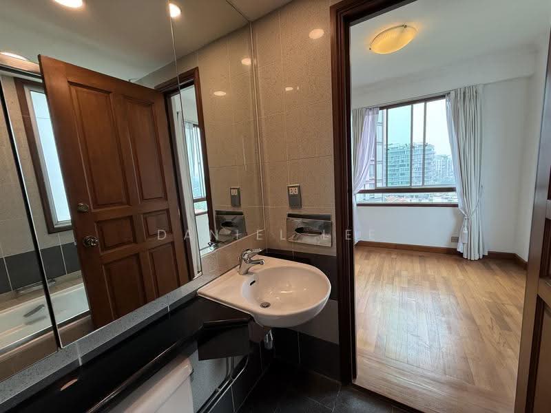 Family Living at Emerald Hill Orchard — 3BR + Helper's Room, Schools & MRT at Your Doorstep, Orchard / River Valley, 3 Bedrooms, 1,200 sqft, Condominium For Rent, by Daniel Lee, 500264002 - Bathroom - PropertyGuru.com.sg