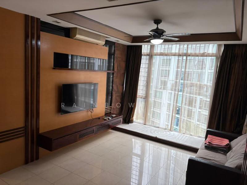 The Lakeshore, 33 Jurong West Street 41, Boon Lay / Jurong / Tuas, 3 Bedrooms, 1,141 sqft, Condominium For Sale, by Rainbow Fan, 500264010 - Living Room - PropertyGuru.com.sg