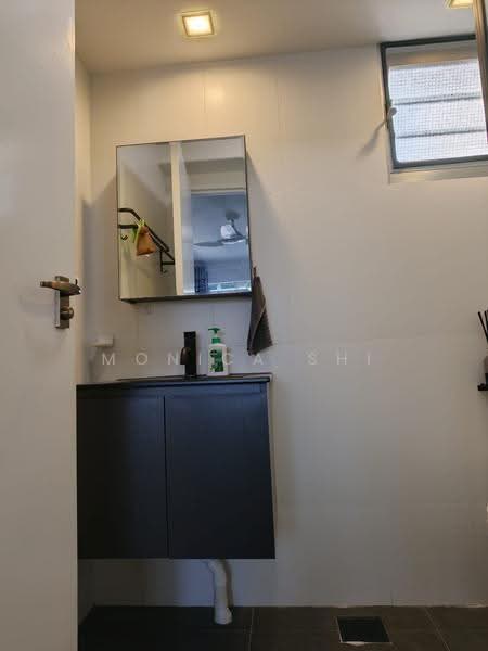 448A Bukit Batok West Avenue 9, 448A Bukit Batok West Avenue 9, Dairy Farm / Bukit Panjang / Choa Chu Kang, Room Rental, 150 sqft, HDB Flat For Rent, by Monica Shi, 500264015 - Bathroom - PropertyGuru.com.sg