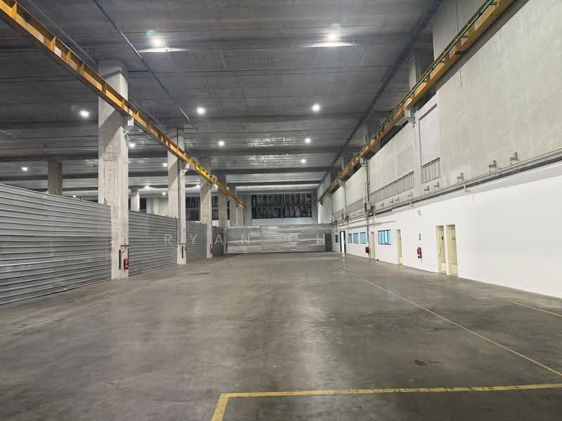 12m High | 10 Ton Crane w/1.5k sqft Office @ Jurong, Jurong, Boon Lay / Jurong / Tuas, 16,200 sqft, Factory / Workshop (B2) For Rent, by Ryan Chau, 500264024 - Interior - CommercialGuru.com.sg