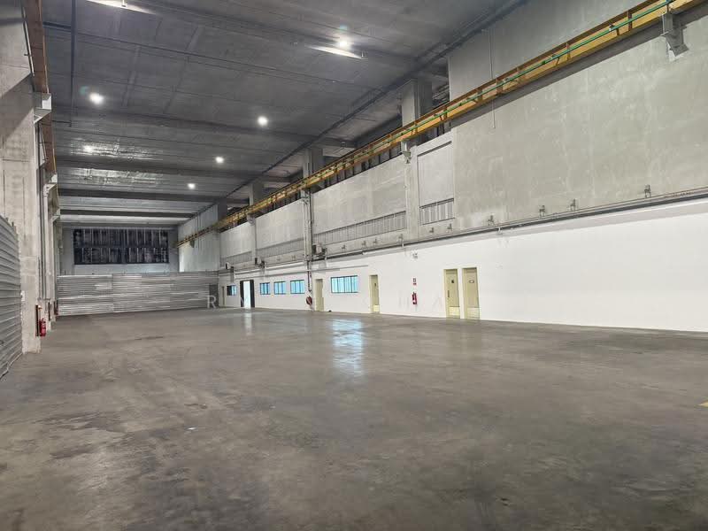 12m High | 10 Ton Crane w/1.5k sqft Office @ Jurong, Jurong, Boon Lay / Jurong / Tuas, 16,200 sqft, Factory / Workshop (B2) For Rent, by Ryan Chau, 500264024 - Interior - CommercialGuru.com.sg