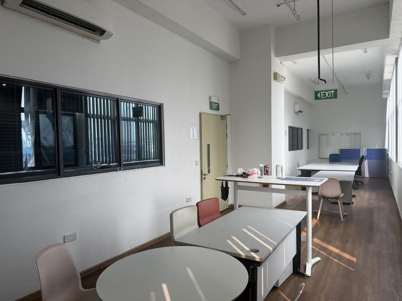 12m High | 10 Ton Crane w/1.5k sqft Office @ Jurong, Jurong, Boon Lay / Jurong / Tuas, 16,200 sqft, Factory / Workshop (B2) For Rent, by Ryan Chau, 500264024 - Fitted Office - CommercialGuru.com.sg