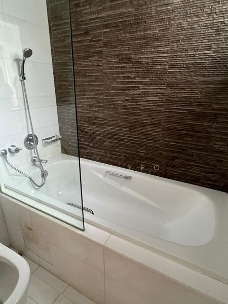 Vista Residences, 26 Jalan Datoh, Balestier / Toa Payoh, 2 Bedrooms, 904 sqft, Condominium For Rent, by Sean Yeo, 500264025 - Bathroom - PropertyGuru.com.sg