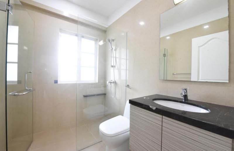 Gentle Villas, Gentle Drive, Newton / Novena, 5 Bedrooms, 3,685 sqft, Detached House For Rent, by James Ong, 500264050 - Bathroom - PropertyGuru.com.sg
