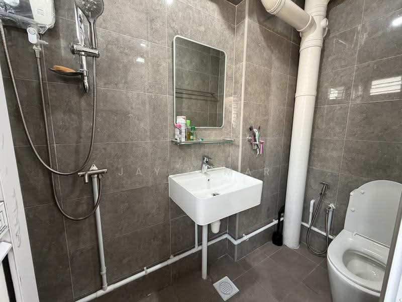 423 Choa Chu Kang Avenue 4, 423 Choa Chu Kang Avenue 4, Dairy Farm / Bukit Panjang / Choa Chu Kang, 3 Bedrooms, 1,141 sqft, HDB Flat For Sale, by Jay Kumar, 500264080 - Bathroom - PropertyGuru.com.sg