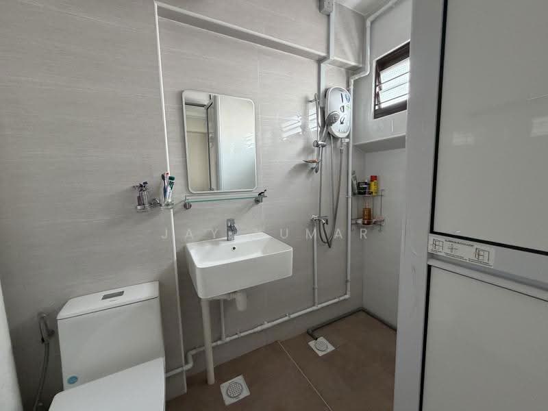 423 Choa Chu Kang Avenue 4, 423 Choa Chu Kang Avenue 4, Dairy Farm / Bukit Panjang / Choa Chu Kang, 3 Bedrooms, 1,141 sqft, HDB Flat For Sale, by Jay Kumar, 500264080 - Bathroom - PropertyGuru.com.sg