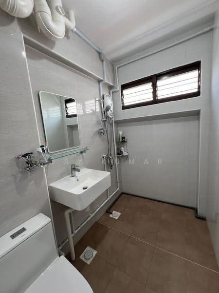 423 Choa Chu Kang Avenue 4, 423 Choa Chu Kang Avenue 4, Dairy Farm / Bukit Panjang / Choa Chu Kang, 3 Bedrooms, 1,141 sqft, HDB Flat For Sale, by Jay Kumar, 500264080 - Bathroom - PropertyGuru.com.sg