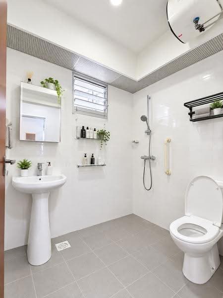 802C Keat Hong Close, 802C Keat Hong Close, Dairy Farm / Bukit Panjang / Choa Chu Kang, 3 Bedrooms, 990 sqft, HDB Flat For Sale, by Edwin Tan, 500264090 - Bathroom - PropertyGuru.com.sg