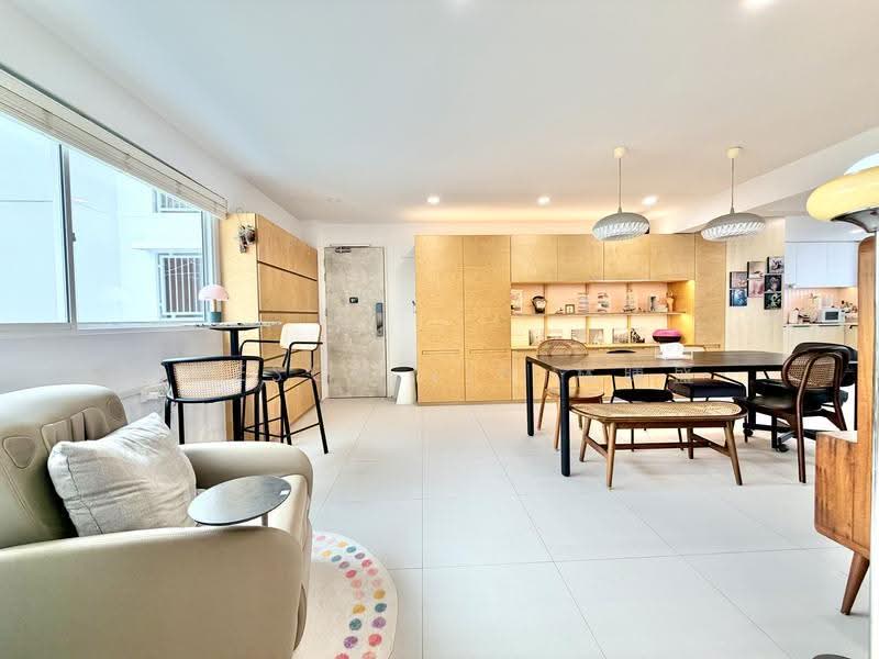 662 Buffalo Road, 662 Buffalo Road, Farrer Park / Serangoon Rd, 2 Bedrooms, 882 sqft, HDB Flat For Sale, by Jaeson Lin 林暉盛, 500264117 - Living Room - PropertyGuru.com.sg