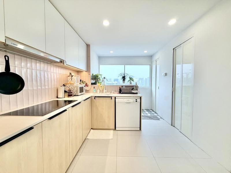 662 Buffalo Road, 662 Buffalo Road, Farrer Park / Serangoon Rd, 2 Bedrooms, 882 sqft, HDB Flat For Sale, by Jaeson Lin 林暉盛, 500264117 - Kitchen - PropertyGuru.com.sg