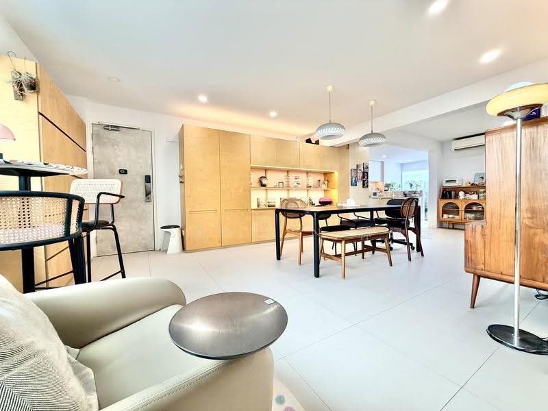 662 Buffalo Road, 662 Buffalo Road, Farrer Park / Serangoon Rd, 2 Bedrooms, 882 sqft, HDB Flat For Sale, by Jaeson Lin 林暉盛, 500264117 - Living Room - PropertyGuru.com.sg