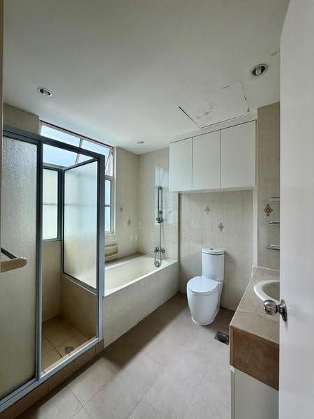 La Suisse I, 58 Swiss View, Newton / Novena, 3 Bedrooms, 2,110 sqft, Condominium For Sale, by Eileen Cheng, 500264126 - Bathroom - PropertyGuru.com.sg