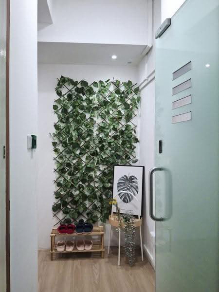 Textile Centre, 200 Jalan Sultan, Beach Road / Bugis / Rochor, 883 sqft, Office For Sale, by Iris T. 张文珊, 500264128 - Entrance - CommercialGuru.com.sg
