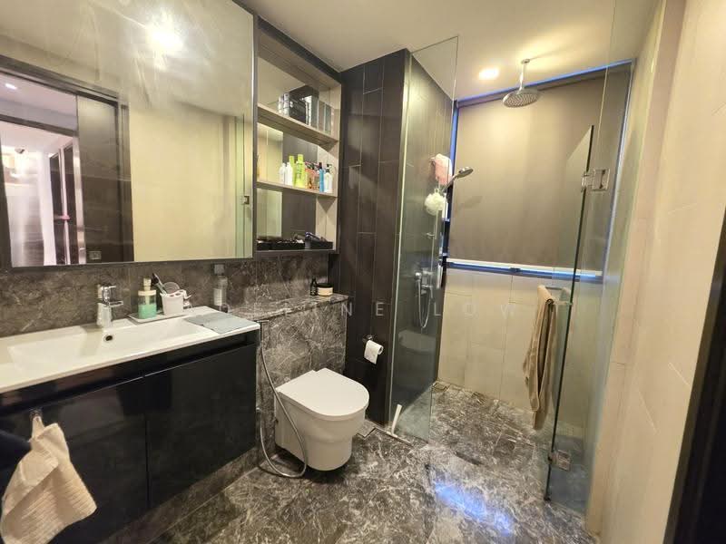 The Inflora, 51 Flora Drive, Changi Airport / Changi Village, 4 Bedrooms, 1,582 sqft, Condominium For Sale, by Adeline Low, 500264136 - Master Bath - PropertyGuru.com.sg