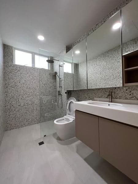 Grand Regency, 9 Jalan Rajawali, Clementi Park / Upper Bukit Timah, 3 Bedrooms, 1,119 sqft, Condominium For Sale, by Julian Li, 500264139 - Bathroom - PropertyGuru.com.sg