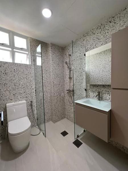 Grand Regency, 9 Jalan Rajawali, Clementi Park / Upper Bukit Timah, 3 Bedrooms, 1,119 sqft, Condominium For Sale, by Julian Li, 500264139 - Bathroom - PropertyGuru.com.sg