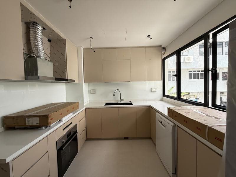 LANDED7772@ Great Layout 5BR Siglap Terrace Brand New Walk to Amenities! Walk to Siglap MRT, East Coast / Marine Parade, 5 Bedrooms, 5,000 sqft, Terraced House For Sale, by Ivan Chng, 500264142 - Kitchen - PropertyGuru.com.sg