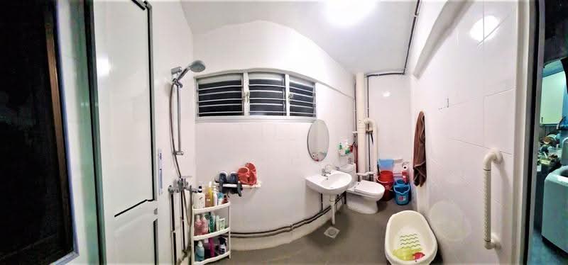 212 Serangoon Avenue 4, 212 Serangoon Avenue 4, Hougang / Punggol / Sengkang, Room Rental, 100 sqft, HDB Flat For Rent, by Trev Chua, 500264148 - Bathroom - PropertyGuru.com.sg