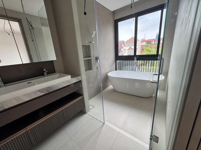 ★SEEN★Brand New 3.5 Storey Semi-D @ Telok Kurau, East Coast / Marine Parade, 5 Bedrooms, 5,765 sqft, Semi-Detached House For Sale, by Ben Huang (忠杰), 500264160 - Bathroom - PropertyGuru.com.sg