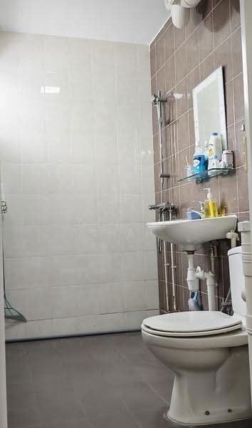 146 Bishan Street 11, 146 Bishan Street 11, Ang Mo Kio / Bishan / Thomson, 3 Bedrooms, 1,313 sqft, HDB Flat For Sale, by Ooi Yi Shah, 500264168 - Bathroom - PropertyGuru.com.sg
