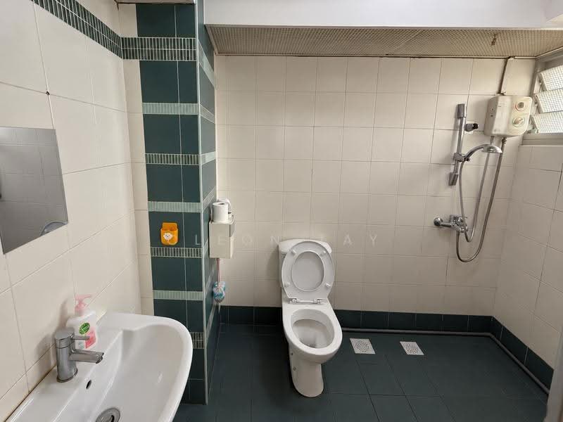 38B Bendemeer Road, 38B Bendemeer Road, Balestier / Toa Payoh, 3 Bedrooms, 958 sqft, HDB Flat For Sale, by Cleon Tay, 500264196 - Bathroom - PropertyGuru.com.sg