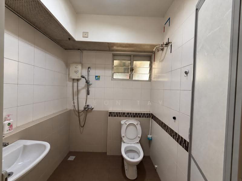38B Bendemeer Road, 38B Bendemeer Road, Balestier / Toa Payoh, 3 Bedrooms, 958 sqft, HDB Flat For Sale, by Cleon Tay, 500264196 - Bathroom - PropertyGuru.com.sg